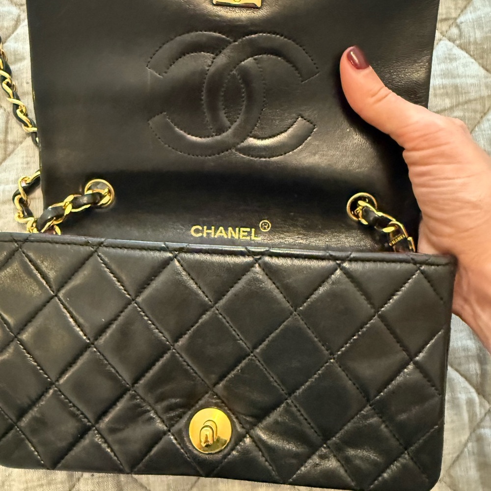Series 1 Chanel Vintage Black Lambskin Full Flap Mini Bag - Picture 6 of 16